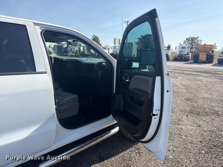 image for item EG8870 2019 Chevrolet Silverado 2500 HD Crew Cab Utility Pickup