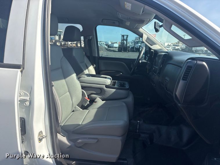 image for item EG8870 2019 Chevrolet Silverado 2500 HD Crew Cab Utility Pickup