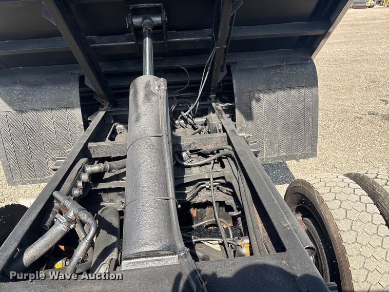 image for item EG8871 2012 Ford F450 Super Duty dump truck