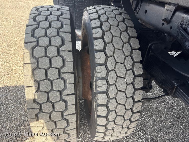image for item EG8871 2012 Ford F450 Super Duty dump truck