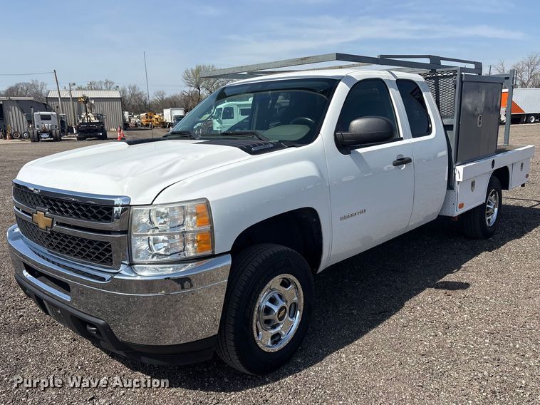 2011 Chevrolet Silverado 2500HD Ext. Cab flatbed pickup truck