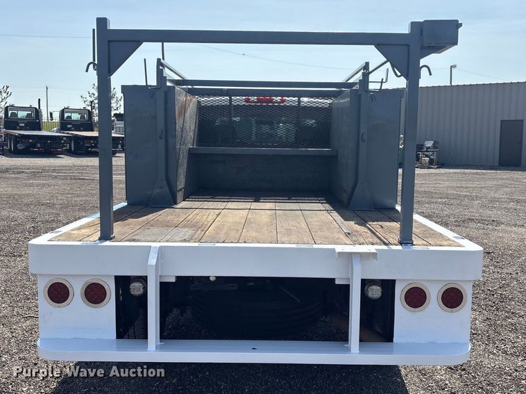 image for item EG8872 2011 Chevrolet Silverado 2500HD Ext. Cab flatbed pickup truck