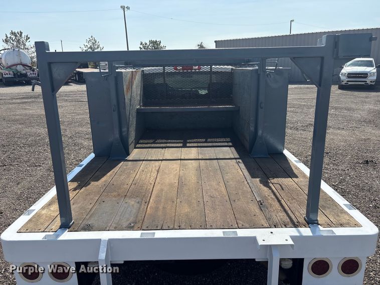 image for item EG8872 2011 Chevrolet Silverado 2500HD Ext. Cab flatbed pickup truck