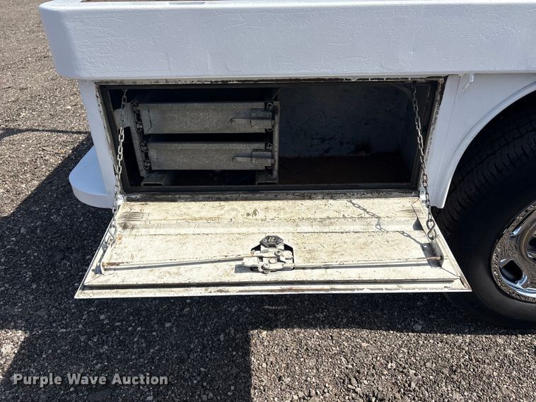 image for item EG8872 2011 Chevrolet Silverado 2500HD Ext. Cab flatbed pickup truck