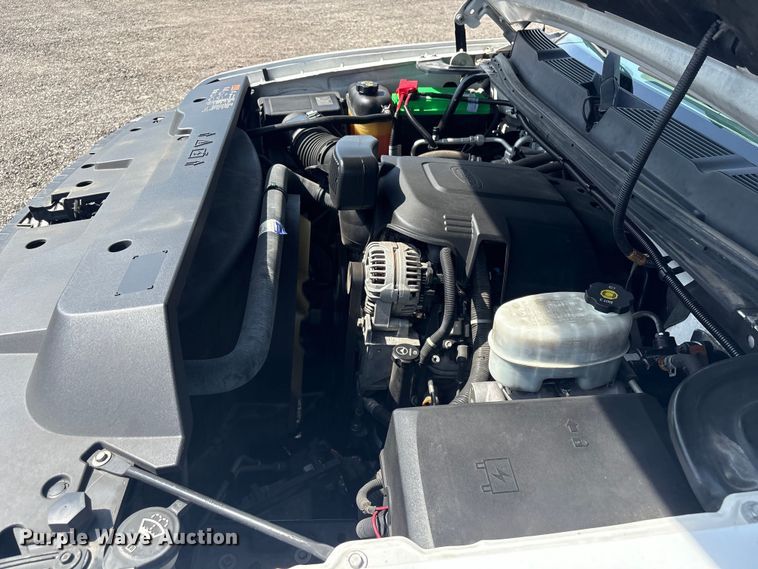 image for item EG8872 2011 Chevrolet Silverado 2500HD Ext. Cab flatbed pickup truck