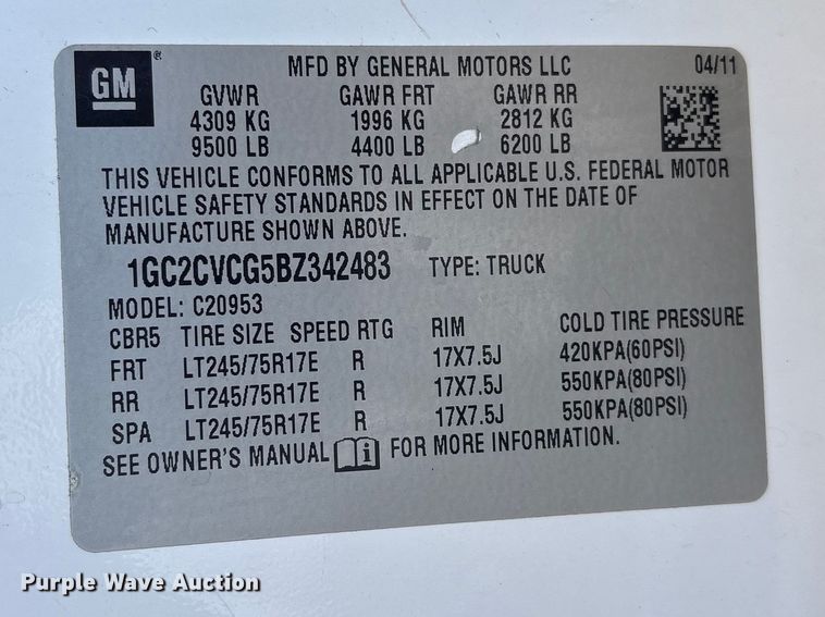 image for item EG8872 2011 Chevrolet Silverado 2500HD Ext. Cab flatbed pickup truck