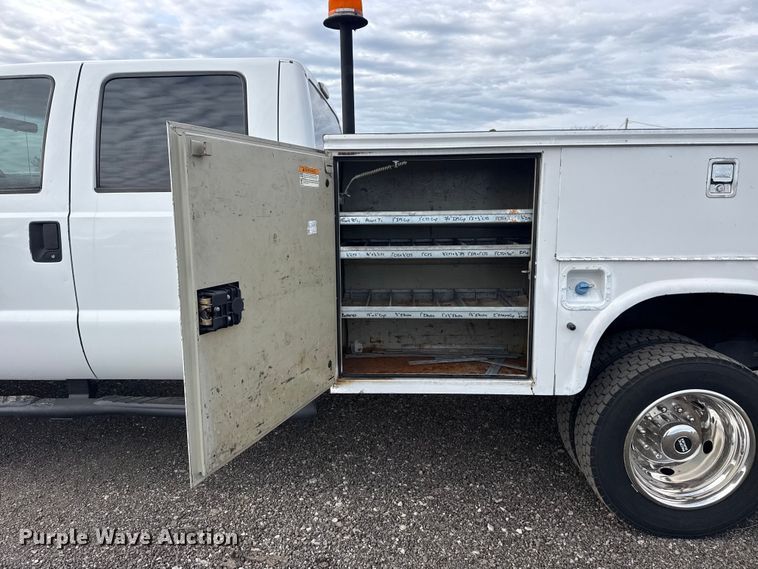 image for item EG8877 2012 Ford F550 Super Duty Crew Cab utility / service truck