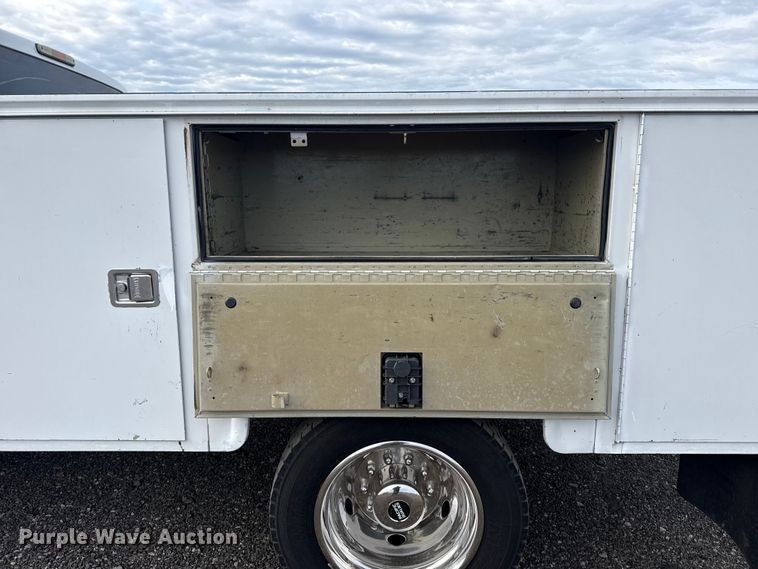 image for item EG8877 2012 Ford F550 Super Duty Crew Cab utility / service truck