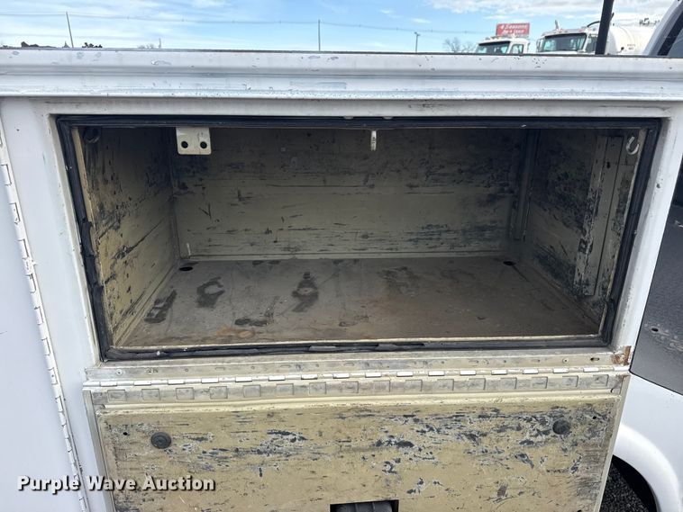 image for item EG8877 2012 Ford F550 Super Duty Crew Cab utility / service truck