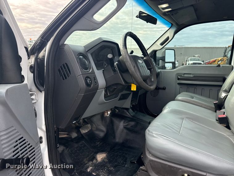 image for item EG8877 2012 Ford F550 Super Duty Crew Cab utility / service truck
