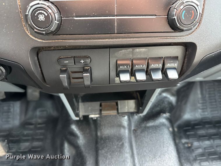 image for item EG8877 2012 Ford F550 Super Duty Crew Cab utility / service truck