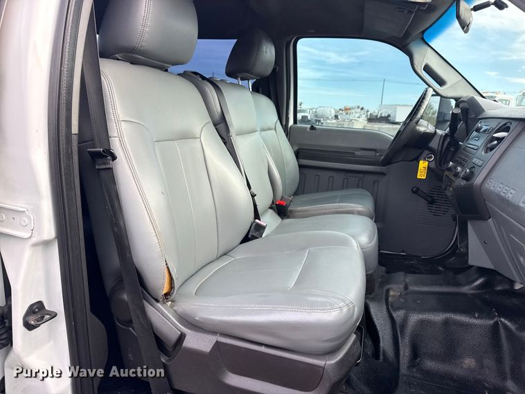 image for item EG8877 2012 Ford F550 Super Duty Crew Cab utility / service truck