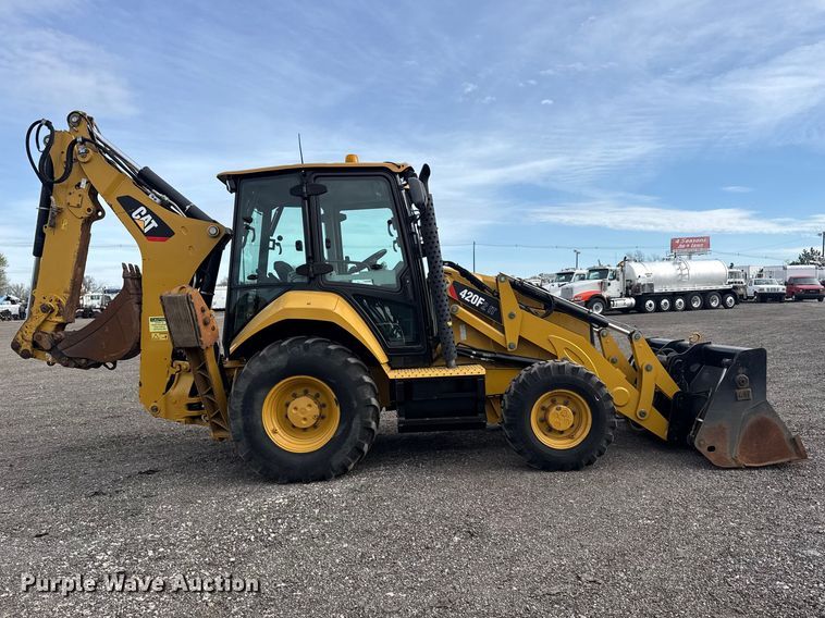 image for item EG8878 2017 Caterpillar 420F2IT backhoe