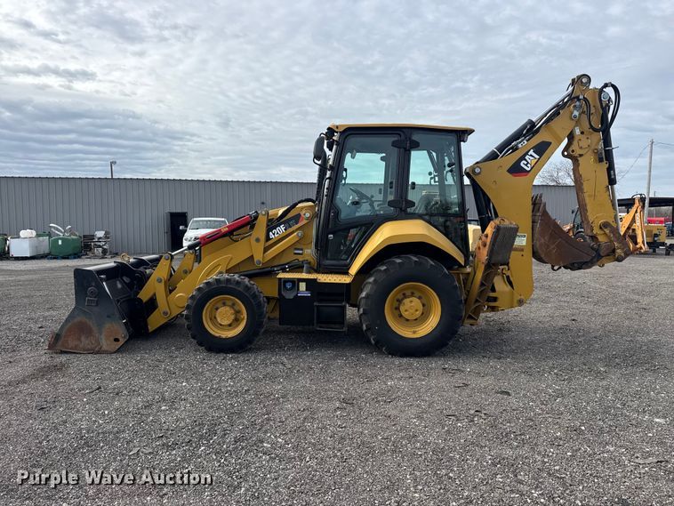 image for item EG8878 2017 Caterpillar 420F2IT backhoe