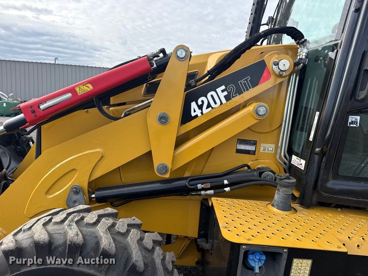image for item EG8878 2017 Caterpillar 420F2IT backhoe