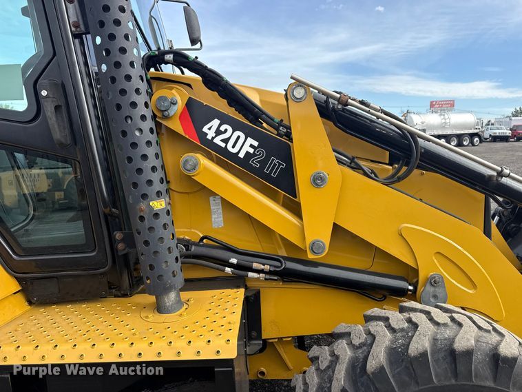 image for item EG8878 2017 Caterpillar 420F2IT backhoe
