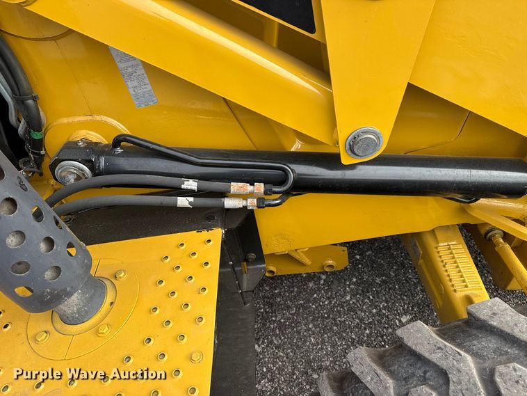 image for item EG8878 2017 Caterpillar 420F2IT backhoe