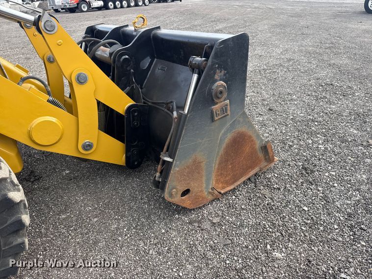 image for item EG8878 2017 Caterpillar 420F2IT backhoe
