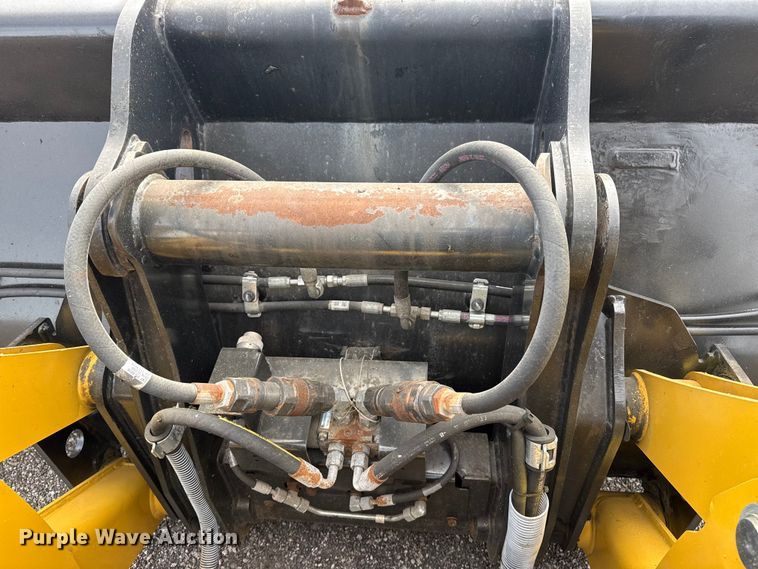 image for item EG8878 2017 Caterpillar 420F2IT backhoe