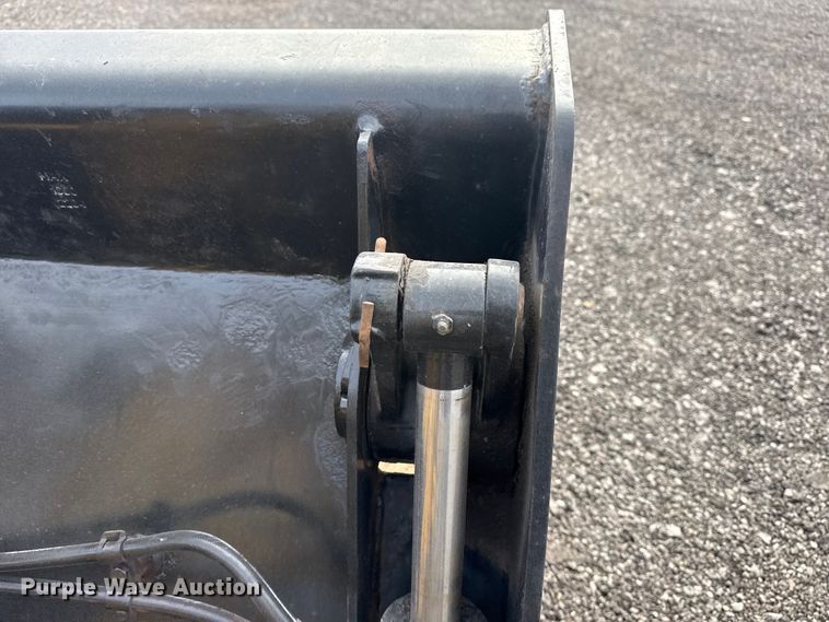 image for item EG8878 2017 Caterpillar 420F2IT backhoe