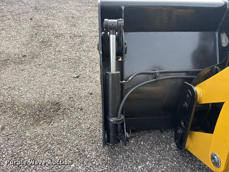 image for item EG8878 2017 Caterpillar 420F2IT backhoe