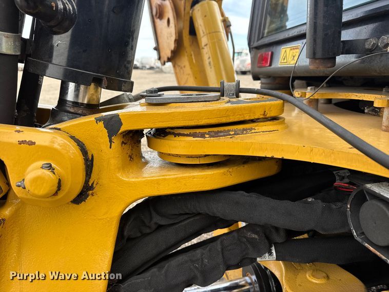 image for item EG8878 2017 Caterpillar 420F2IT backhoe