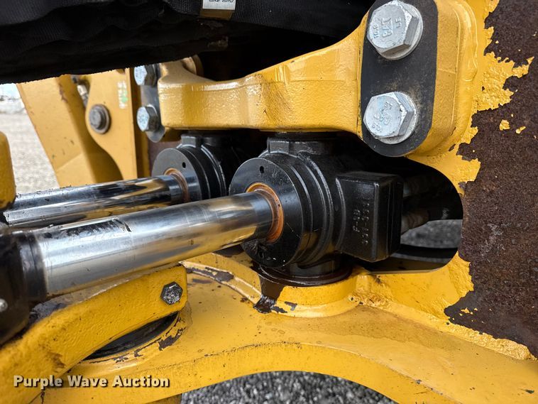 image for item EG8878 2017 Caterpillar 420F2IT backhoe