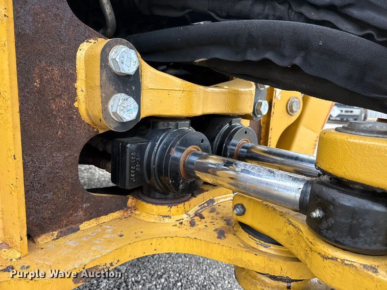 image for item EG8878 2017 Caterpillar 420F2IT backhoe