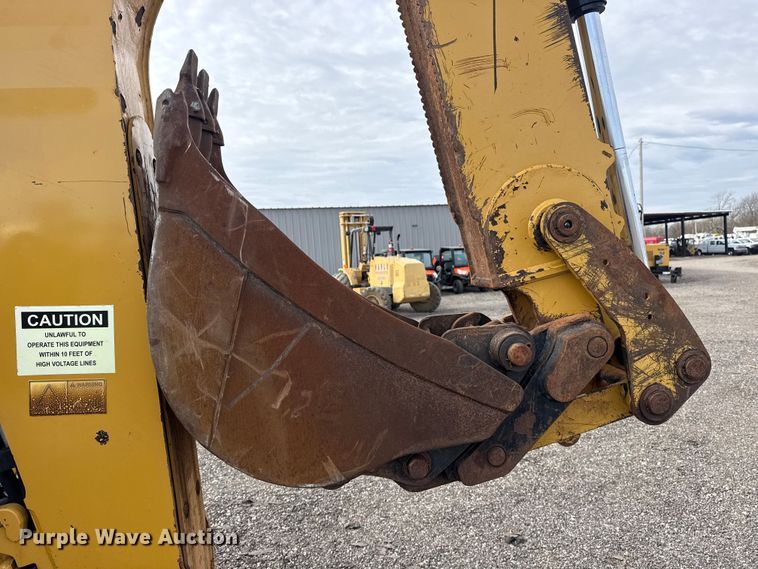 image for item EG8878 2017 Caterpillar 420F2IT backhoe