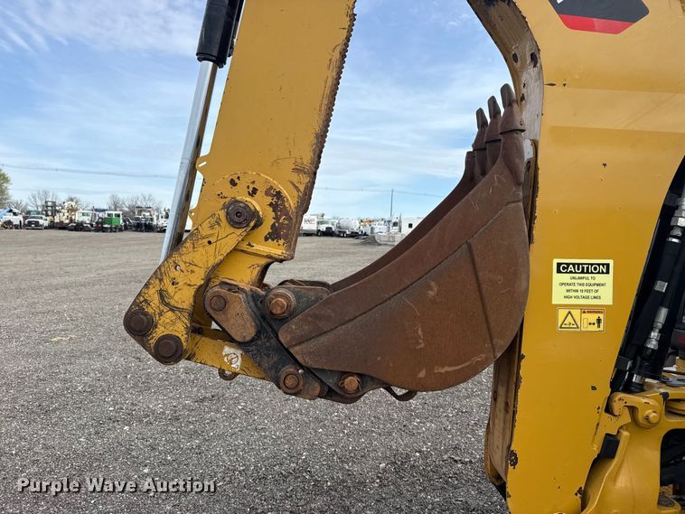 image for item EG8878 2017 Caterpillar 420F2IT backhoe