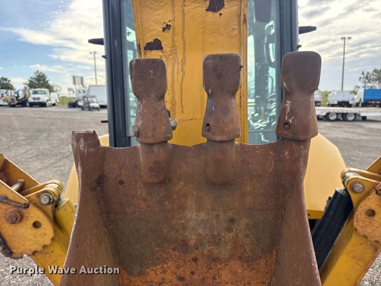image for item EG8878 2017 Caterpillar 420F2IT backhoe