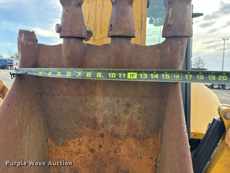 image for item EG8878 2017 Caterpillar 420F2IT backhoe