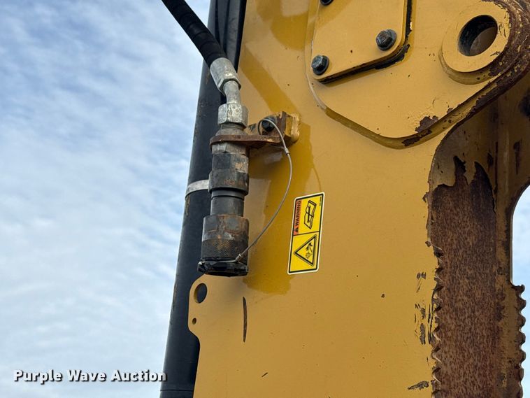 image for item EG8878 2017 Caterpillar 420F2IT backhoe