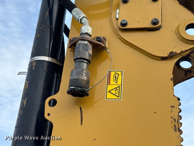 image for item EG8878 2017 Caterpillar 420F2IT backhoe