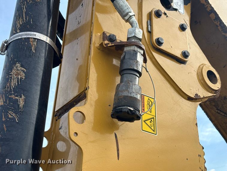 image for item EG8878 2017 Caterpillar 420F2IT backhoe