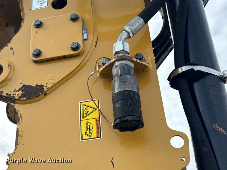 image for item EG8878 2017 Caterpillar 420F2IT backhoe