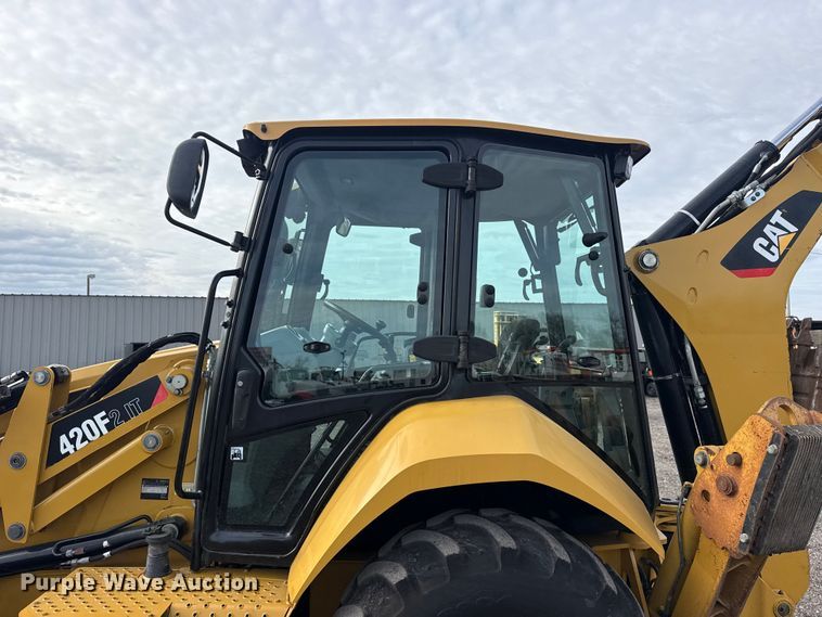 image for item EG8878 2017 Caterpillar 420F2IT backhoe