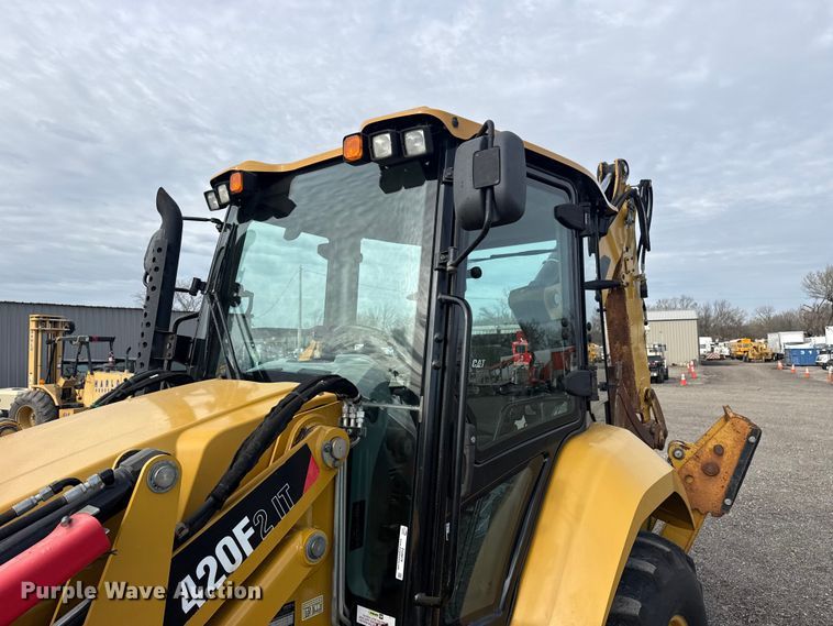 image for item EG8878 2017 Caterpillar 420F2IT backhoe