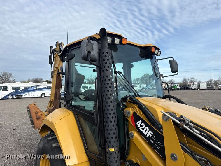 image for item EG8878 2017 Caterpillar 420F2IT backhoe