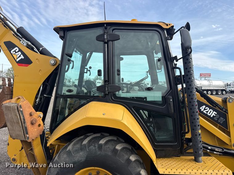 image for item EG8878 2017 Caterpillar 420F2IT backhoe