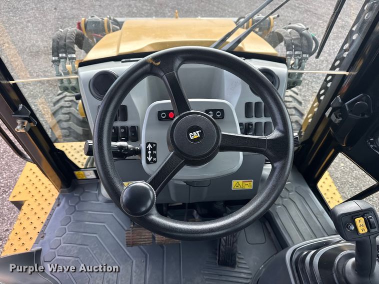 image for item EG8878 2017 Caterpillar 420F2IT backhoe