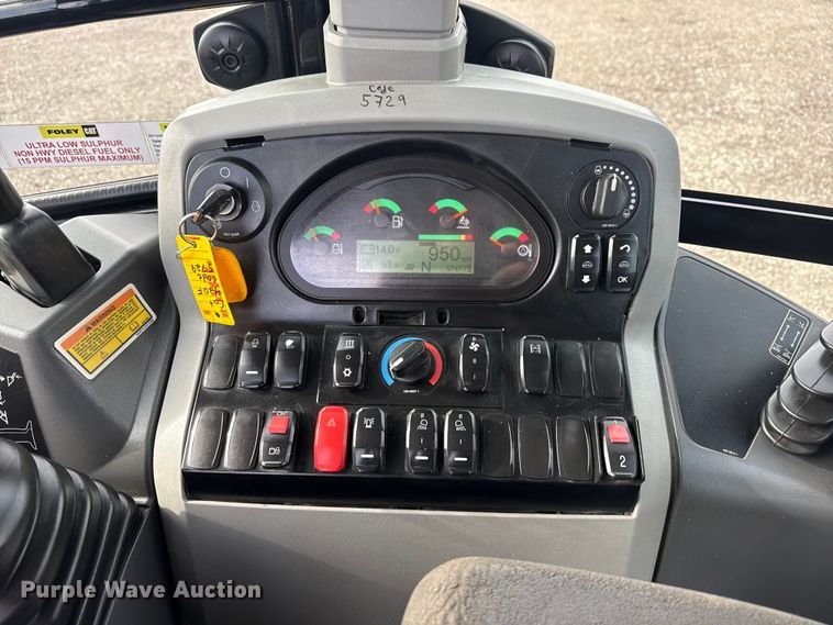 image for item EG8878 2017 Caterpillar 420F2IT backhoe