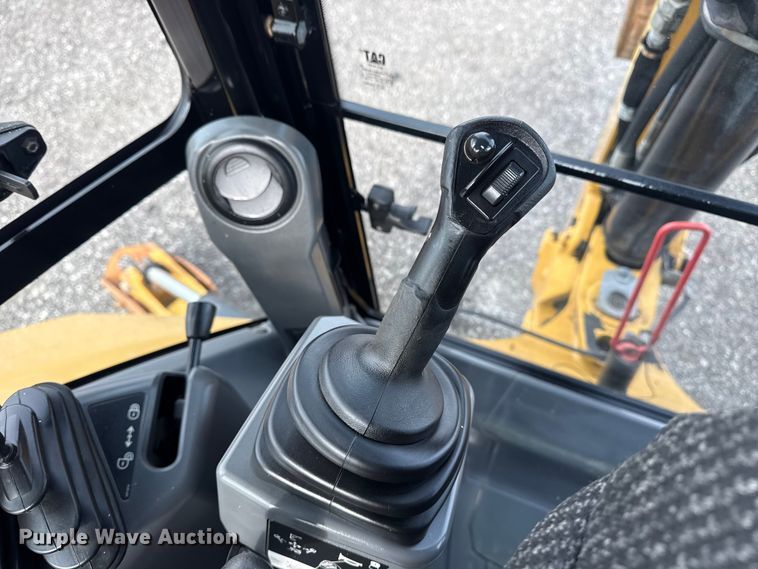 image for item EG8878 2017 Caterpillar 420F2IT backhoe