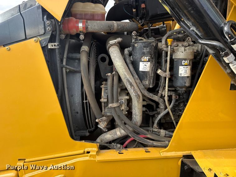 image for item EG8878 2017 Caterpillar 420F2IT backhoe