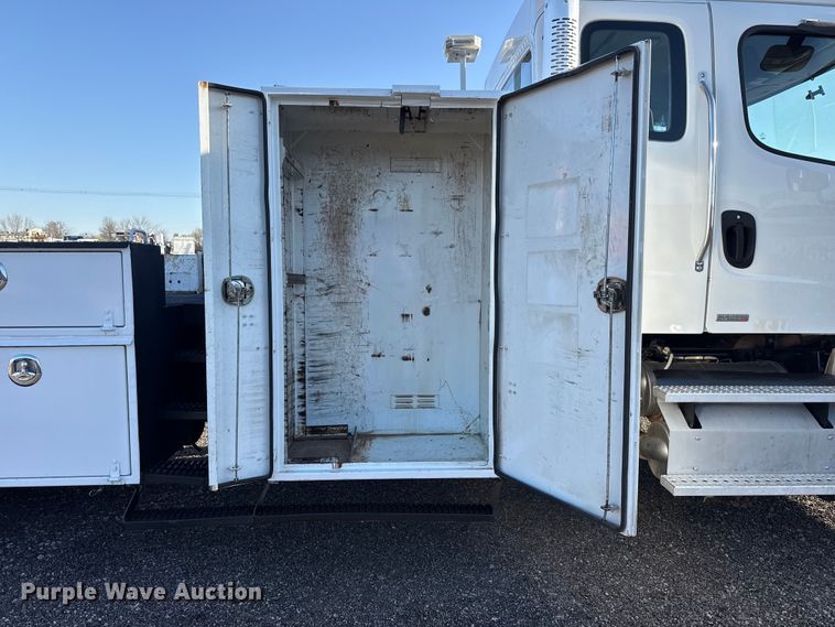 image for item EG8881 2012 Freightliner Business Class M2 crane truck