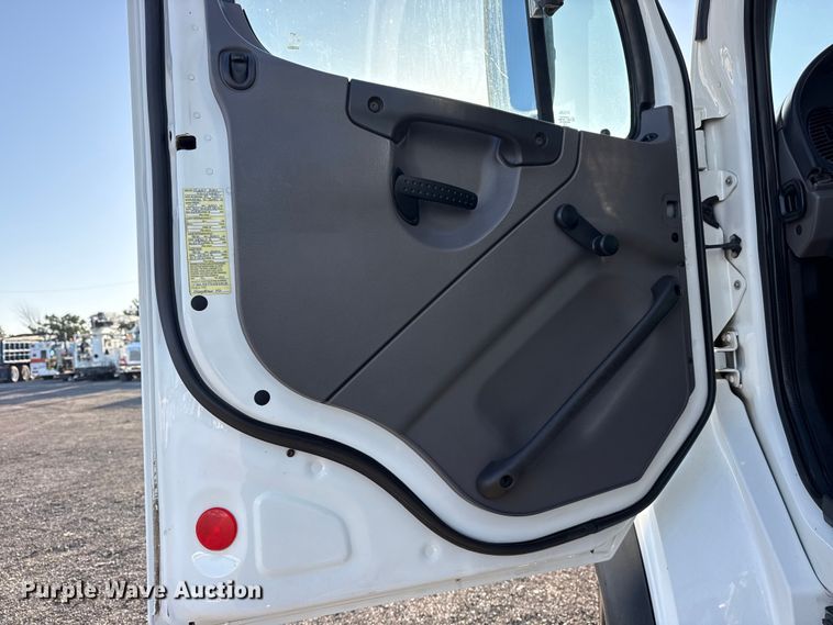 image for item EG8881 2012 Freightliner Business Class M2 crane truck