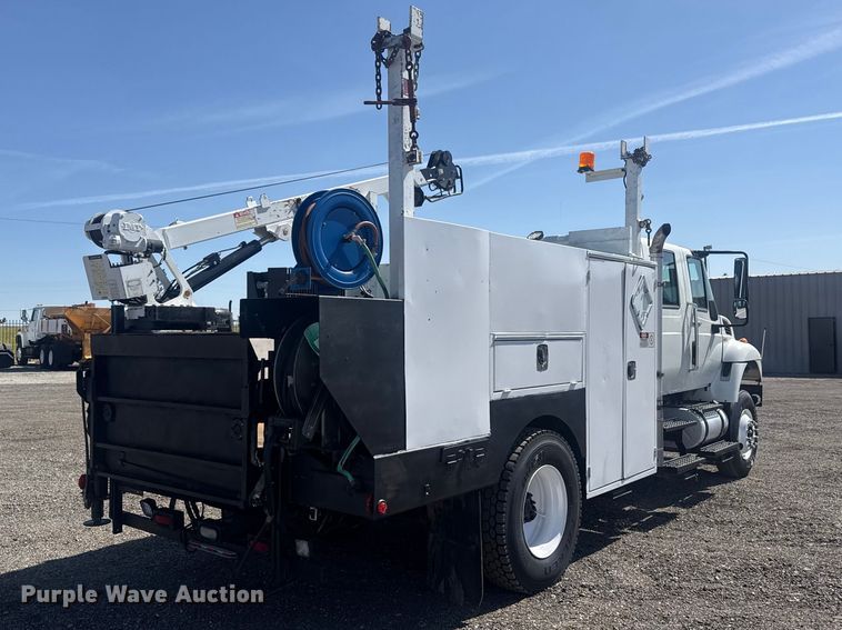 image for item EG8892 2011 International  7500 utility / service truck