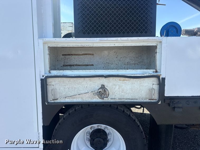 image for item EG8892 2011 International  7500 utility / service truck