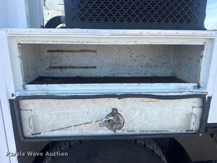 image for item EG8892 2011 International  7500 utility / service truck