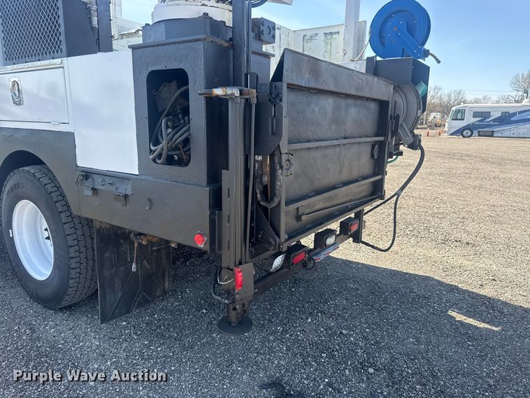 image for item EG8892 2011 International  7500 utility / service truck